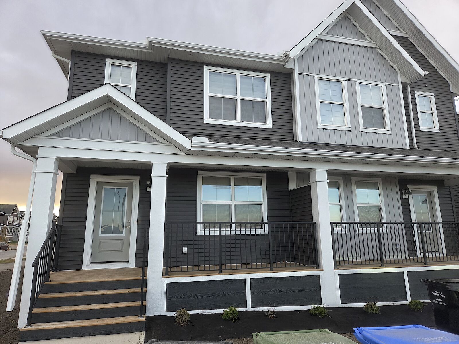 Calgary 3 + Den bedrooms Duplex for rent. Property photo: 685707-1