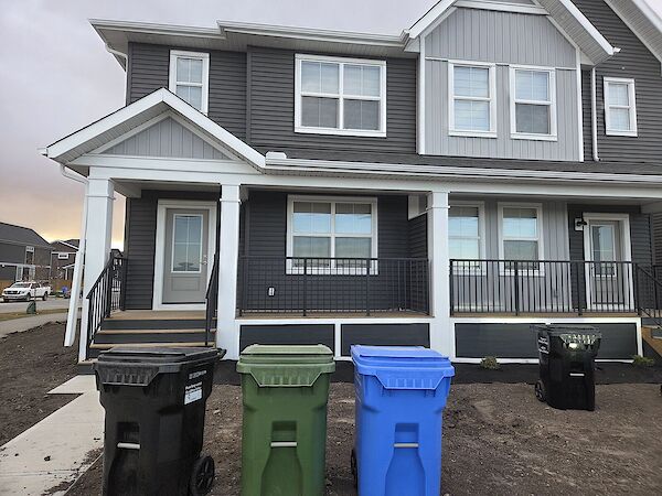 Calgary 3 + Den bedrooms Duplex for rent. Property photo: 685707-2