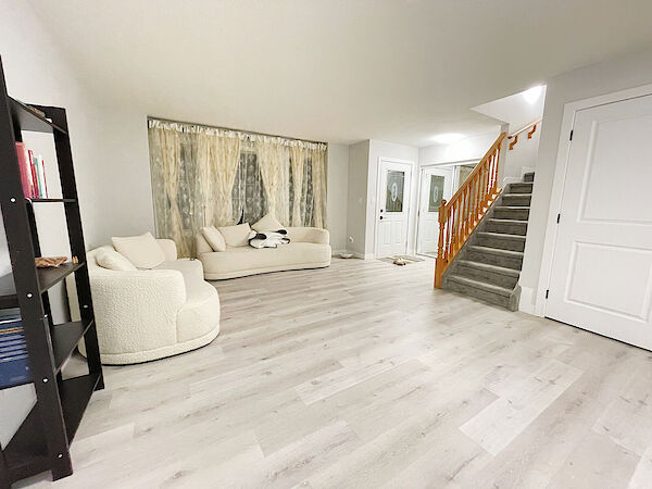 Edmonton 3 bedrooms Main Floor for rent. Property photo: 685750-2