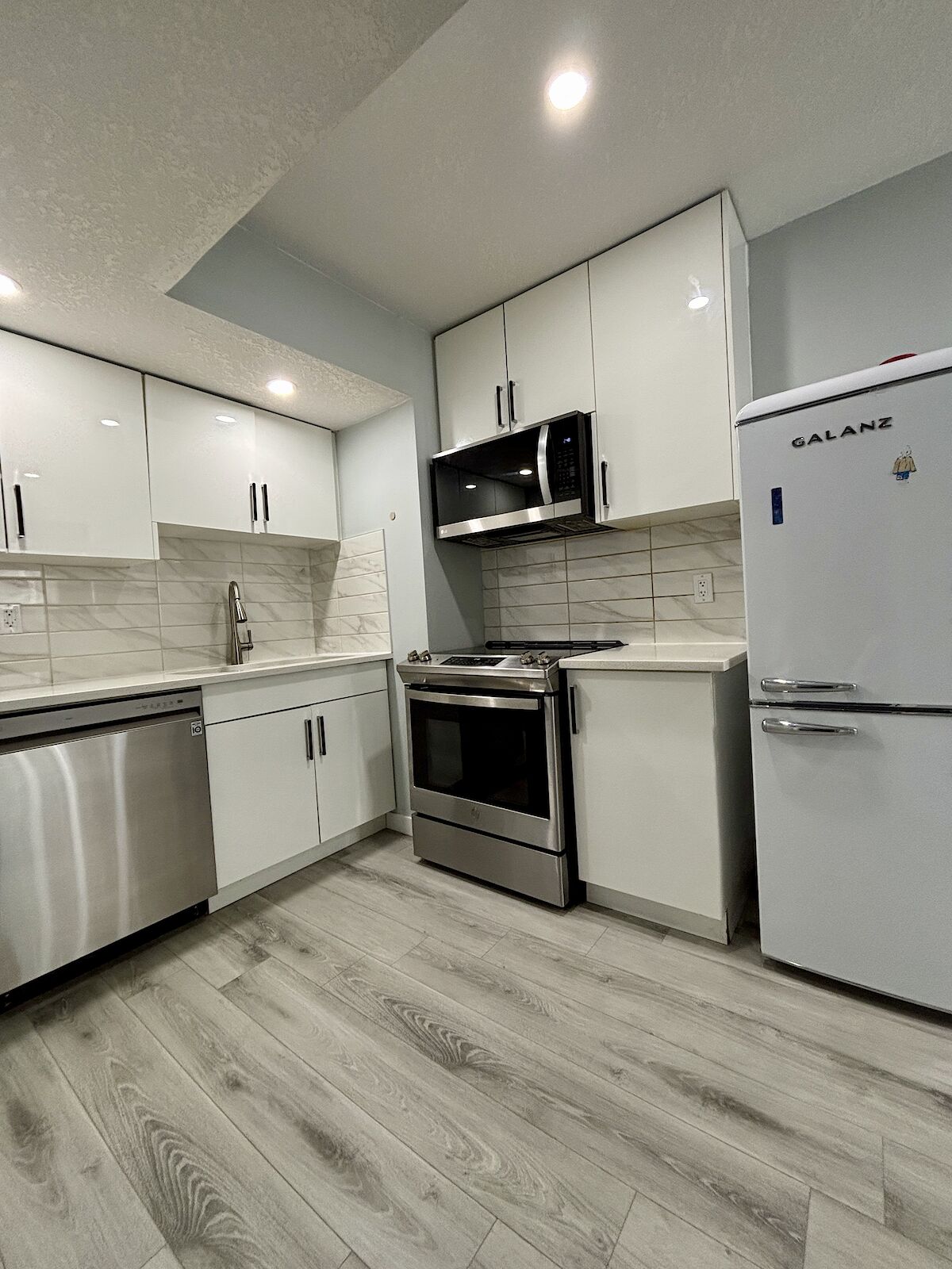 Edmonton 2 bedrooms Basement for rent. Property photo: 685760-1