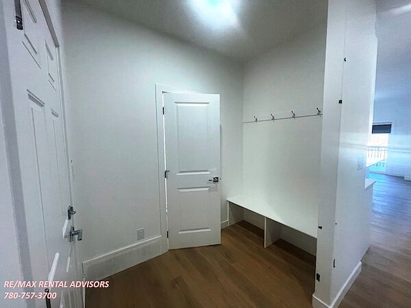Leduc 3 bedrooms Main Floor for rent. Property photo: 685848-2