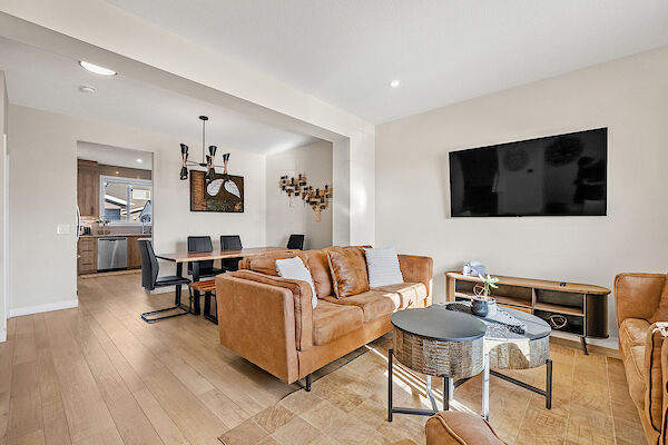 Chestermere 5 + Den bedrooms House for rent. Property photo: 685876-2