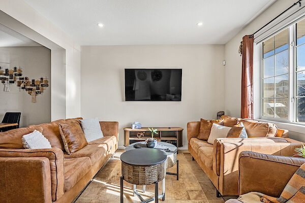 Chestermere 5 + Den bedrooms House for rent. Property photo: 685876-3