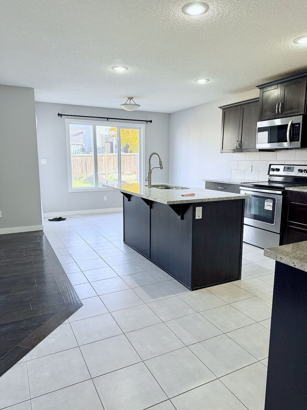 Edmonton 3 bedrooms House for rent. Property photo: 685885-1