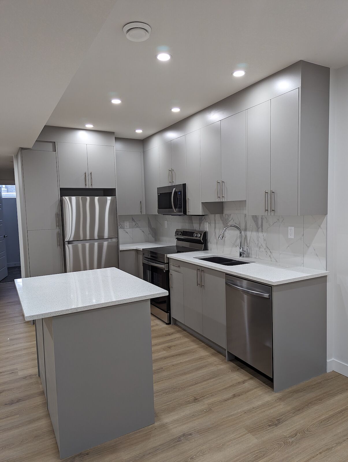 Calgary 2 bedrooms Basement for rent. Property photo: 685899-1