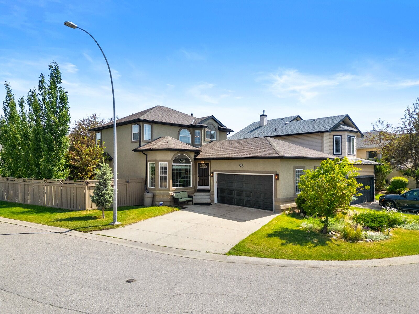 Calgary 4 bedrooms House for rent. Property photo: 685992-1
