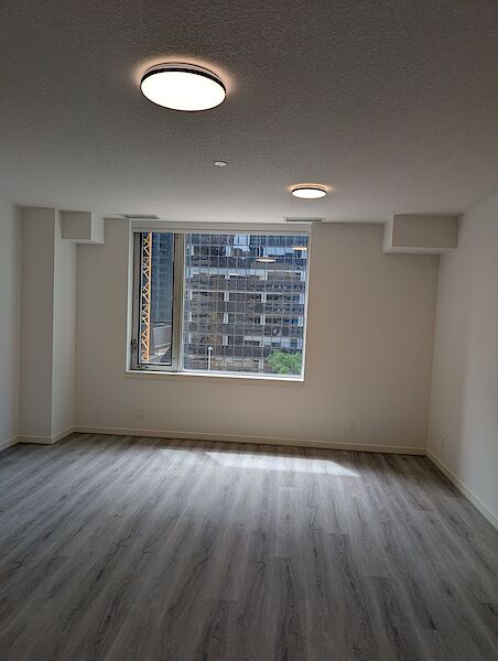 Calgary studio Condo Unit for rent. Property photo: 686143-3