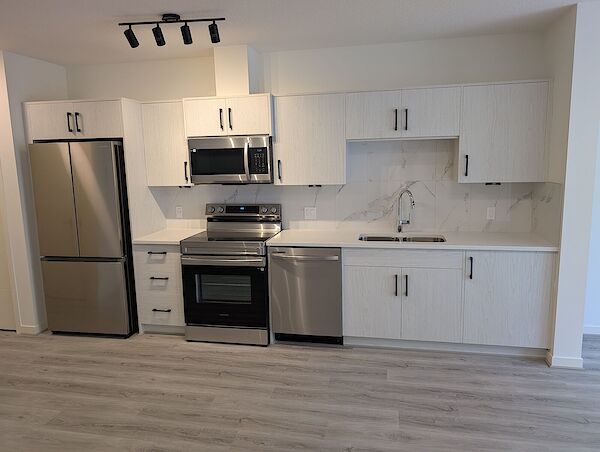 Calgary studio Condo Unit for rent. Property photo: 686143-2