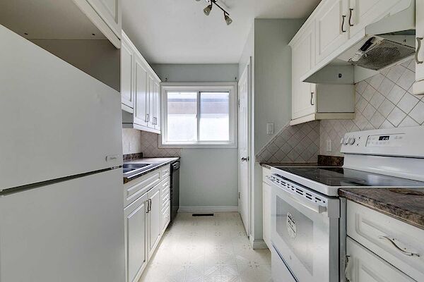 Calgary 3 bedrooms Fourplex for rent. Property photo: 686216-3