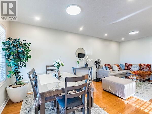 Mississauga 3 bedrooms House for rent. Property photo: 686225-3