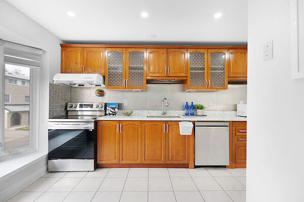 Toronto 3 bedrooms Townhouse for rent. Property photo: 686263-2