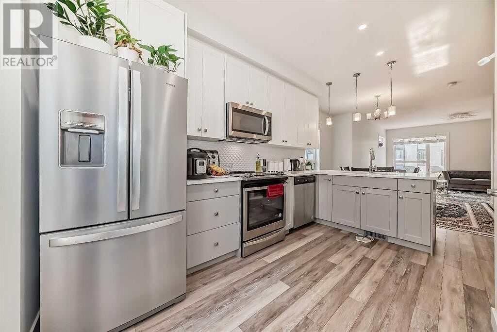 Calgary 3 bedrooms Townhouse for rent. Property photo: 686333-1