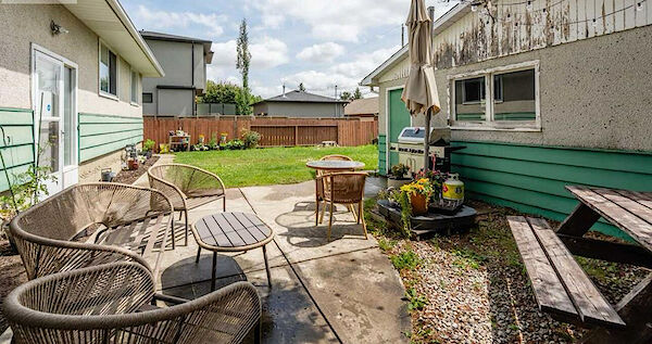 Calgary 4 bedrooms House for rent. Property photo: 686419-2