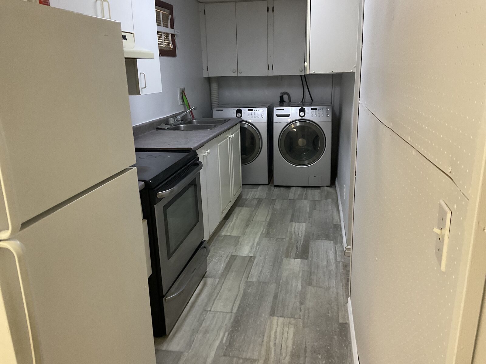 Calgary 1 bedroom Basement for rent. Property photo: 686459-1