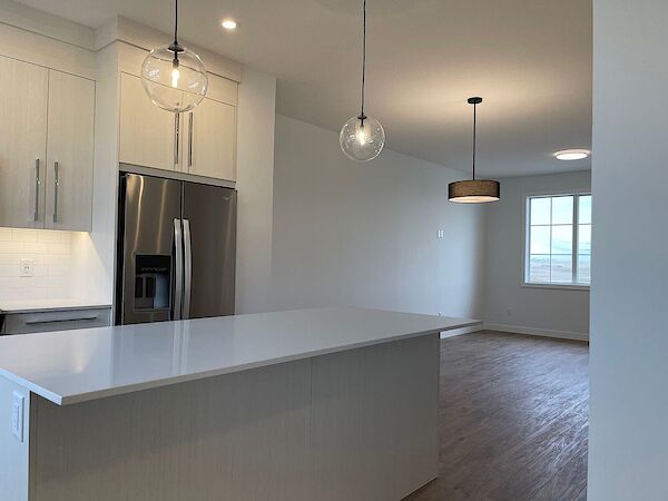 Chestermere 4 bedrooms House for rent. Property photo: 686460-3