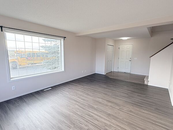 Calgary 3 bedrooms House for rent. Property photo: 686494-3