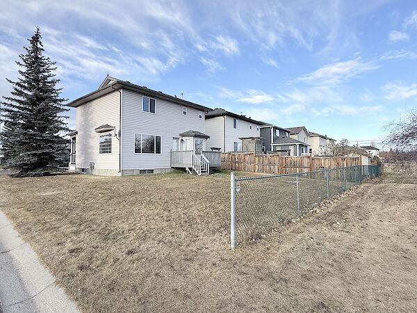 Calgary 3 bedrooms House for rent. Property photo: 686494-2