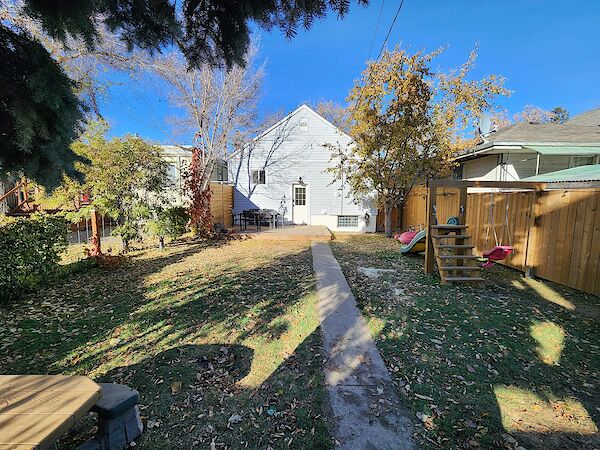 Edmonton 3 bedrooms House for rent. Property photo: 686598-2