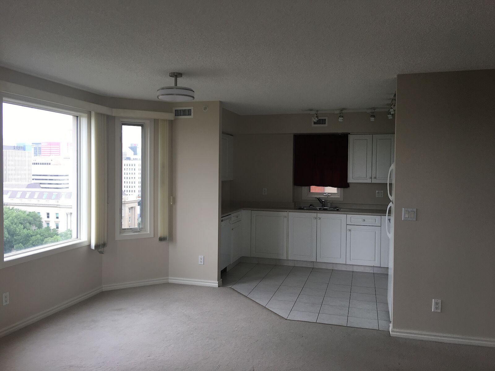 Edmonton 2 bedrooms Condo Unit for rent. Property photo: 686602-1