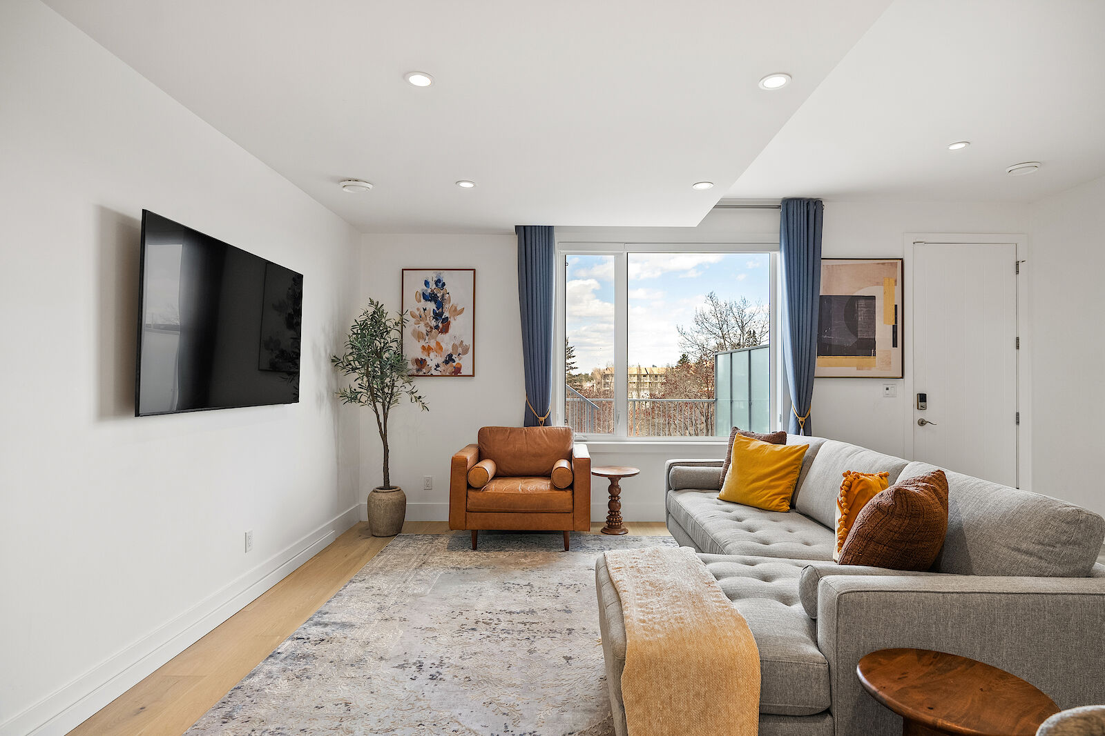 Calgary 2 bedrooms Condo Unit for rent. Property photo: 686612-1