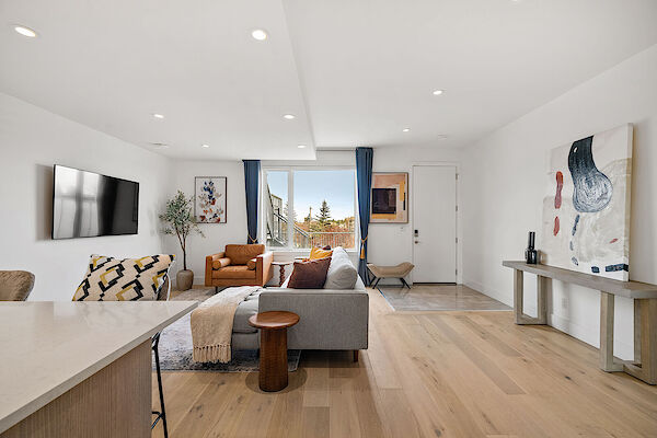 Calgary 2 bedrooms Condo Unit for rent. Property photo: 686612-2