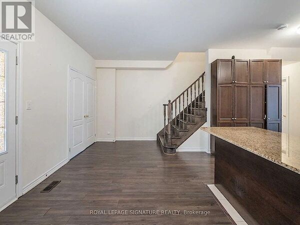 Brampton 3 bedrooms Townhouse for rent. Property photo: 686758-3