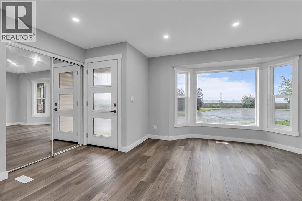 Calgary 3 bedrooms Duplex for rent. Property photo: 686762-1