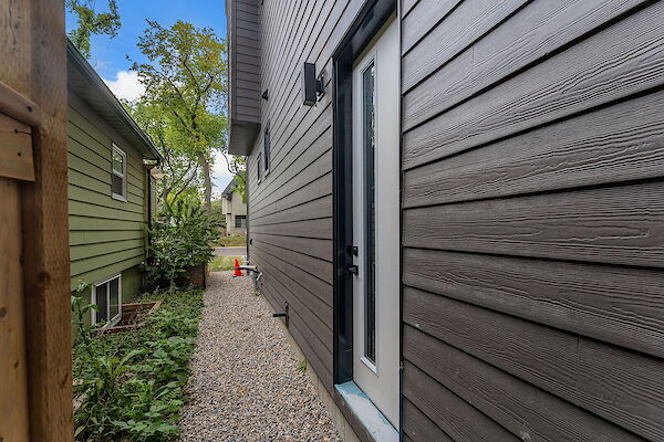 Calgary 2 bedrooms Basement for rent. Property photo: 687121-2