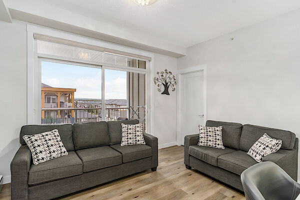 Calgary 2 bedrooms Condo Unit for rent. Property photo: 687124-2