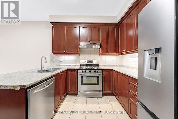 Brampton 4 bedrooms House for rent. Property photo: 687192-3