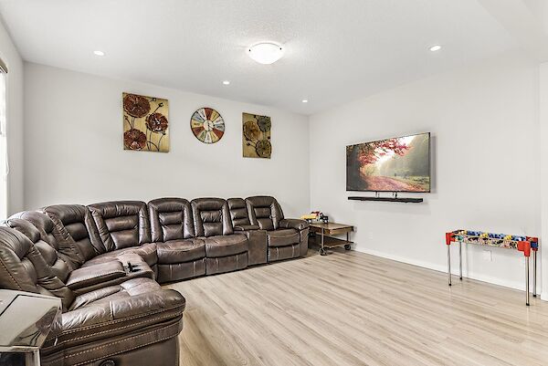 Calgary 3 bedrooms House for rent. Property photo: 687239-2