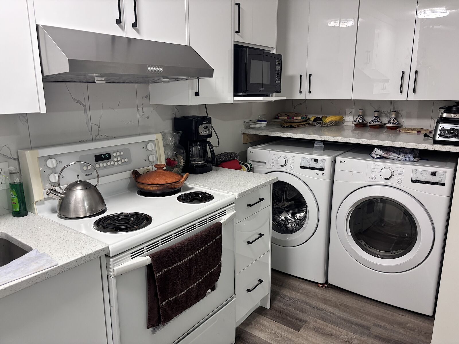 Calgary 2 bedrooms Basement for rent. Property photo: 687286-1