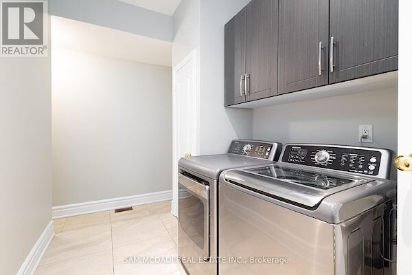 Mississauga 7 bedrooms House for rent. Property photo: 687333-2