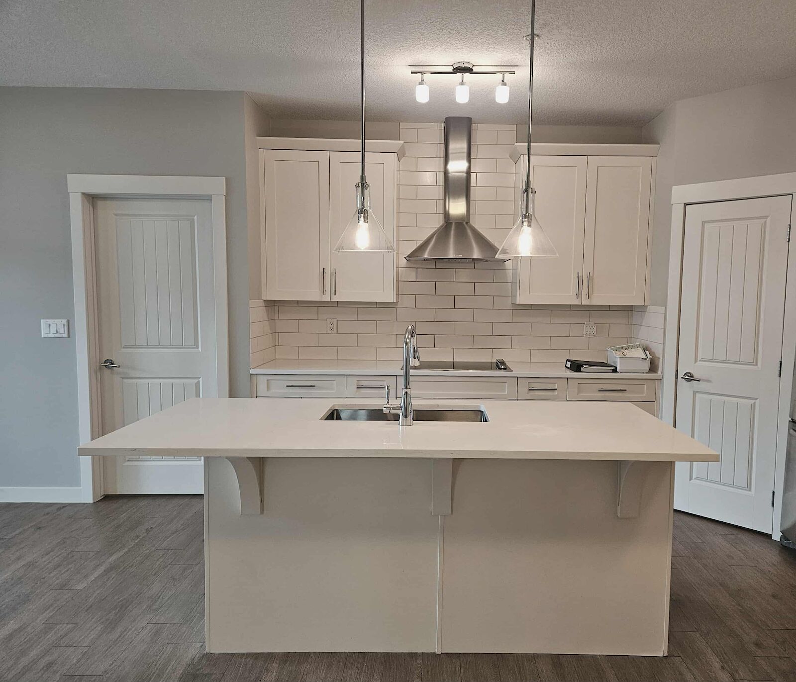 Calgary 2 bedrooms Condo Unit for rent. Property photo: 687342-1