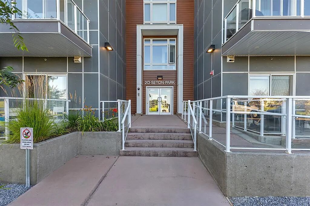 Calgary 2 bedrooms Condo Unit for rent. Property photo: 687347-1