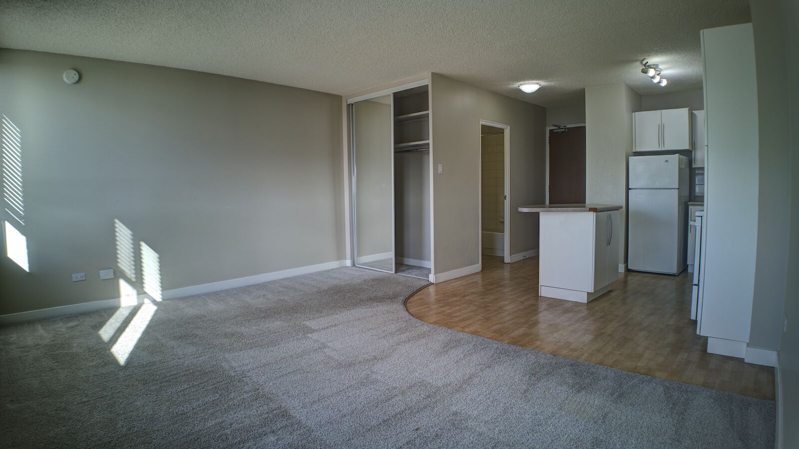 Edmonton studio Condo Unit for rent. Property photo: 687348-1