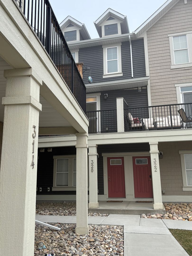 Airdrie 2 bedrooms Townhouse for rent. Property photo: 687353-1
