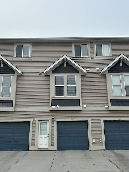 Airdrie 2 bedrooms Townhouse for rent. Property photo: 687353-3