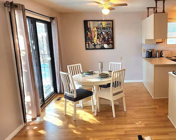 Calgary 3 bedrooms Main Floor for rent. Property photo: 687416-2