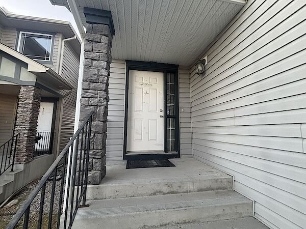Calgary 3 bedrooms House for rent. Property photo: 687514-2