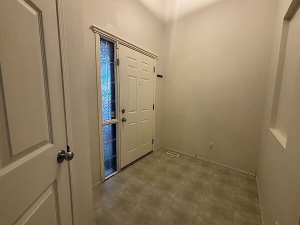 Calgary 3 bedrooms House for rent. Property photo: 687514-3