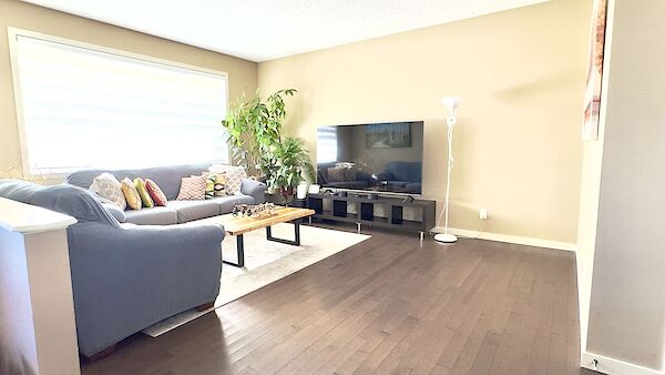 Calgary 3 bedrooms House for rent. Property photo: 687604-2