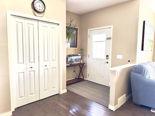 Calgary 3 bedrooms House for rent. Property photo: 687604-3