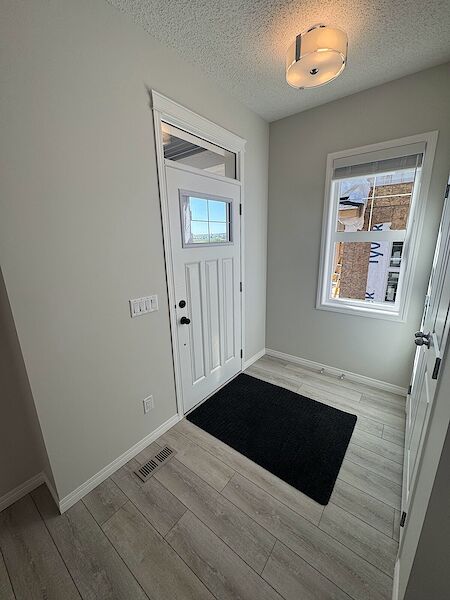 Calgary 3 bedrooms Duplex for rent. Property photo: 687614-2