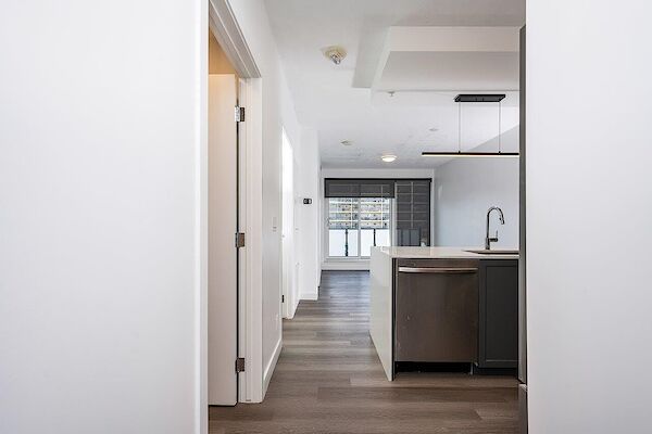 Calgary 1 bedroom Condo Unit for rent. Property photo: 687674-2