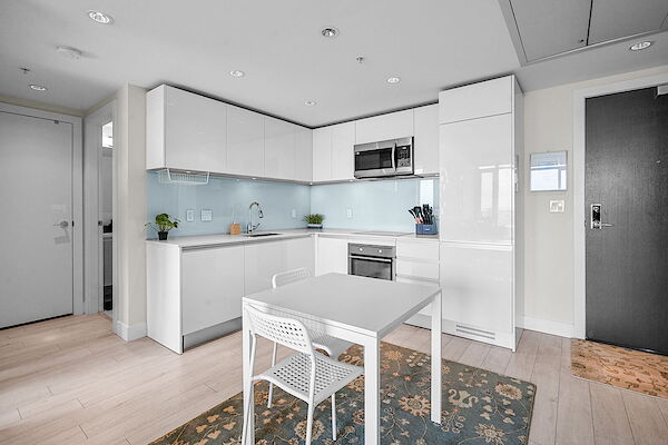 Calgary 1 bedroom Condo Unit for rent. Property photo: 687690-2