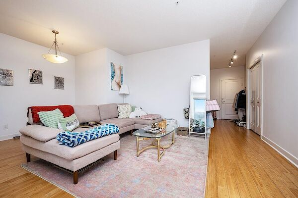 Calgary 2 bedrooms Condo Unit for rent. Property photo: 687769-2