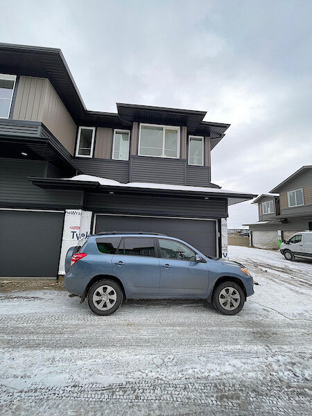 Edmonton 3 bedrooms Townhouse for rent. Property photo: 687947-2