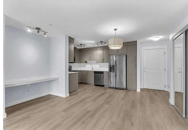 Calgary 2 bedrooms Condo Unit for rent. Property photo: 688125-2