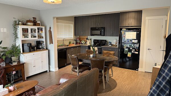 Cochrane 3 bedrooms Townhouse for rent. Property photo: 688146-2